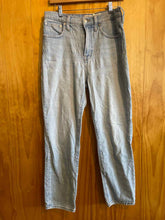 Load image into Gallery viewer, Size 28 Madewell Denim Women's Jeans
