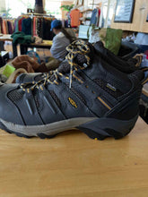 Load image into Gallery viewer, 10.5 Keen Men's Hiking Boots
