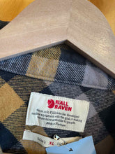Load image into Gallery viewer, Size XL Fjall Raven Men&#39;s Long Sleeve Shirt
