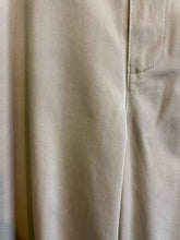 Load image into Gallery viewer, Size 42x32 LL Bean Men's Pants

