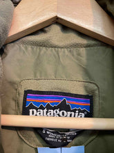 Load image into Gallery viewer, Women Size Small Patagonia Green Women's Jacket
