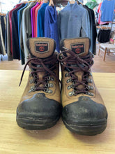 Load image into Gallery viewer, 9.5 Timberland Men's Hiking Boots
