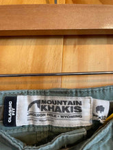 Load image into Gallery viewer, Size 38 Mountain Hardwear Men&#39;s Pants
