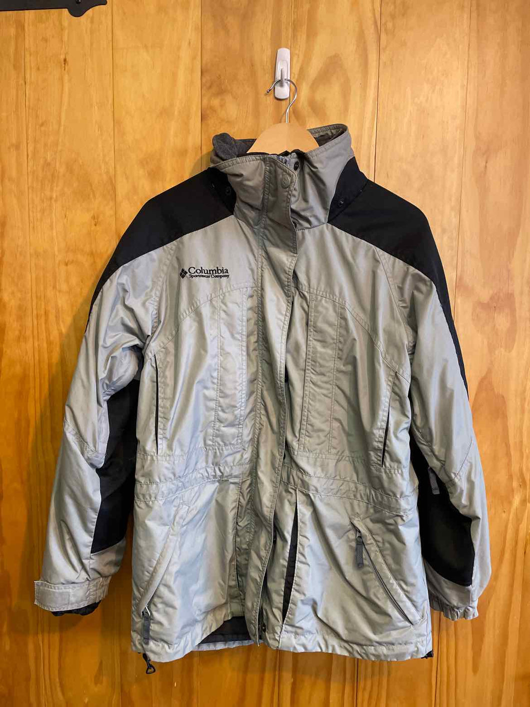 Women Size Medium Columbia Grey Women's Winter Jacket