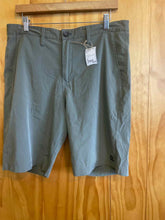 Load image into Gallery viewer, Size 34 Billabong Men's Shorts
