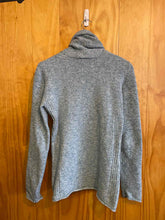 Load image into Gallery viewer, Size Medium Columbia Women&#39;s Sweater &amp; Sweatshirt
