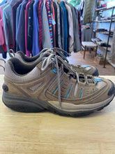 Load image into Gallery viewer, Women's Shoe Size 9.5 vasque Brown Hiking Shoes
