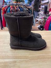 Load image into Gallery viewer, Shoe Size 11 Bear Paw Brown Boots
