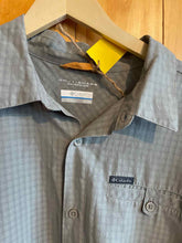 Load image into Gallery viewer, Size XL Columbia Men's Short Sleeve Shirt
