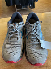 Load image into Gallery viewer, Shoe Size 8 Brooks Grey Running Shoes
