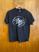 Load image into Gallery viewer, Size M Gildan Men's Short Sleeve Shirt
