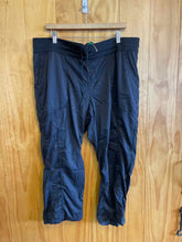 Load image into Gallery viewer, Size XXL The North Face Black Women&#39;s Capris
