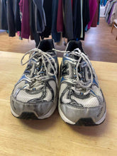 Load image into Gallery viewer, 9.5 New Balance Men's Shoes
