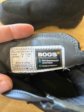 Load image into Gallery viewer, Shoe Size 6 Bogs Black Boots
