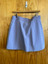 Load image into Gallery viewer, Size M 32 cool Purple Skort

