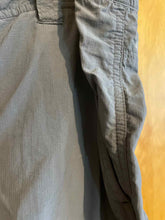 Load image into Gallery viewer, Size 34 Columbia Men's Shorts
