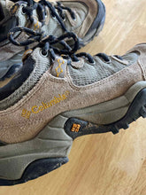 Load image into Gallery viewer, Women&#39;s Shoe Size 6.5 Columbia Brown Hiking Shoes
