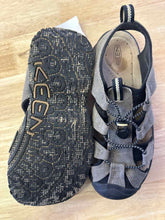 Load image into Gallery viewer, 8.5 Keen Men&#39;s Sandals

