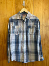 Load image into Gallery viewer, Size M Levi Men&#39;s Flannel

