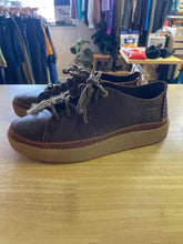 Load image into Gallery viewer, 7.5 Clarks Men's Shoes
