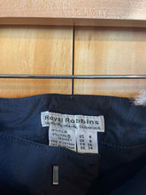 Load image into Gallery viewer, Size 4 Royal Robbins Black Women&#39;s Capris
