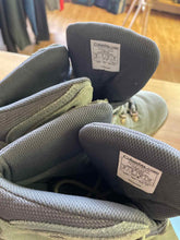 Load image into Gallery viewer, Shoe Size 10 Columbia Green Boots
