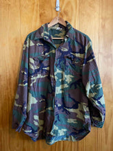 Load image into Gallery viewer, Size Large Men's Flannel
