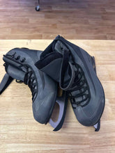 Load image into Gallery viewer, Riedell 9 Ice Skates
