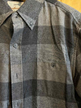 Load image into Gallery viewer, Size Medium Weatherproof Men's Flannel
