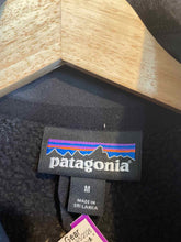 Load image into Gallery viewer, Size Medium Patagonia Black Women's Fleece Sweatshirt
