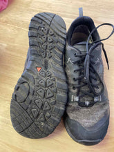 Load image into Gallery viewer, Shoe Size 7.5 Keen Black Hiking Shoes
