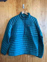 Load image into Gallery viewer, Size Medium Patagonia Men&#39;s Light Jacket
