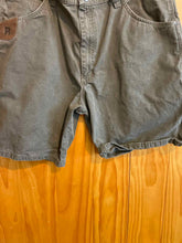 Load image into Gallery viewer, Size 40 Wrangler Men's Shorts
