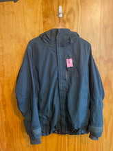 Load image into Gallery viewer, Size M Mountain Hardwear Men's Jacket
