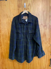 Load image into Gallery viewer, Size XL Mountain Club Men&#39;s Flannel
