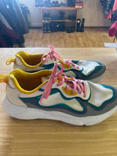 Load image into Gallery viewer, Women&#39;s Shoe Size 9.5 Cole Hann White Running Shoes

