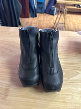 Load image into Gallery viewer, Salomon 13 Cross Country Ski Boots
