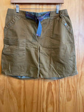 Load image into Gallery viewer, Size 14 Orvis Olive Women's Shorts

