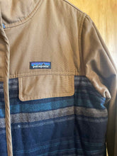 Load image into Gallery viewer, Women Size L Patagonia Blue Print Women's Jacket
