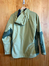 Load image into Gallery viewer, Women Size Medium Mountain Hardwear Green Women's Jacket
