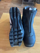 Load image into Gallery viewer, Salomon 3.5 Cross Country Ski Boots
