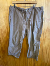 Load image into Gallery viewer, Size XL Columbia Brown Women's Capris
