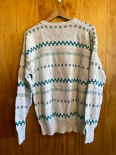 Load image into Gallery viewer, Size Medium Van Hueusen White Women's Sweater &amp; Sweatshirt
