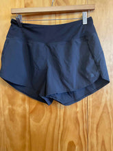 Load image into Gallery viewer, Size Medium The North Face Black Women's Shorts
