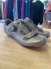 Load image into Gallery viewer, Specialized Womens 38 Cycling Shoes
