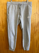 Load image into Gallery viewer, Size S Nike Men's Pants
