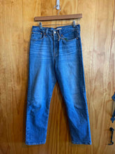 Load image into Gallery viewer, Size 27 Levi Blue Women's Jeans
