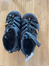Load image into Gallery viewer, Unisex Keen Shoes
