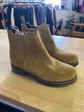 Load image into Gallery viewer, Shoe Size 8.5 Chaco Brown Boots
