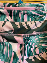 Load image into Gallery viewer, Size M Nike Pink Women's Capris
